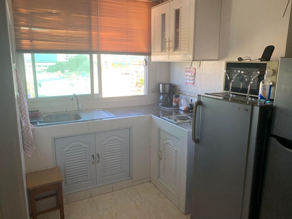 Bangla Thai  Escape 7-10 min walk