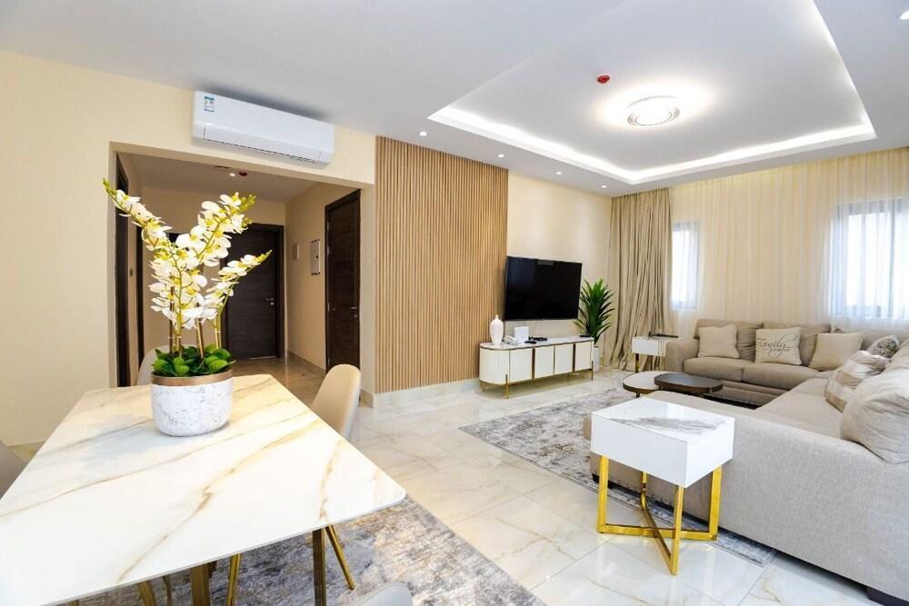 Austin David Accra - The Grand Delight