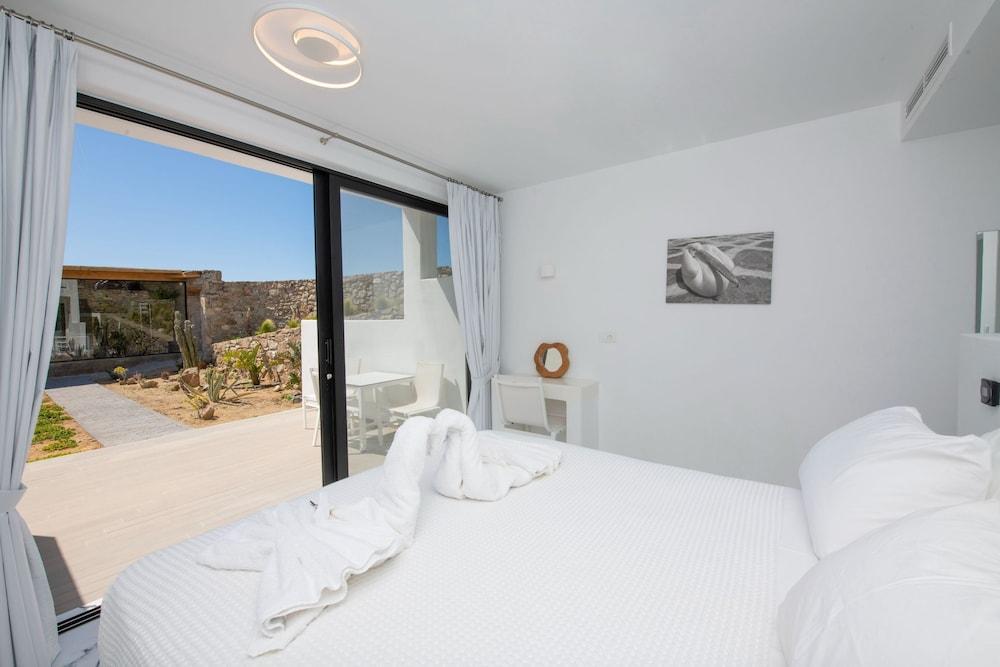 Bianco a Nero Mykonos