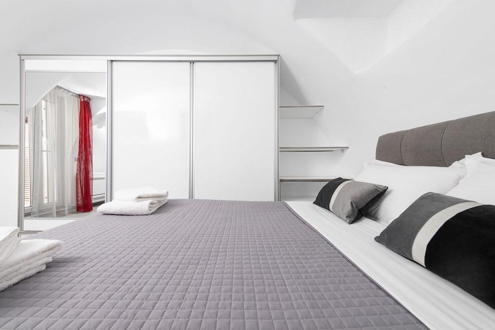 Golden Comfort Suites