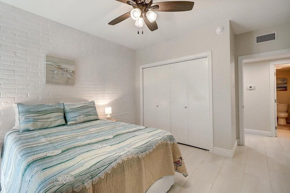 Channelview 113 2 Bedroom Condo by Redawning