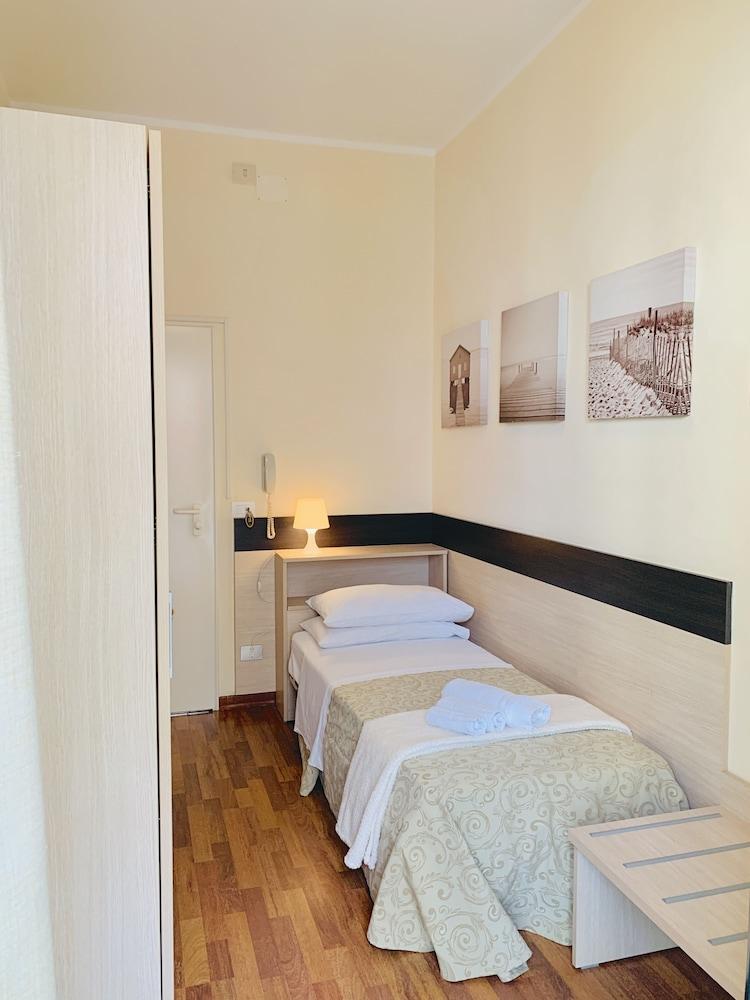 Hotel Baby Bed and Breakfast