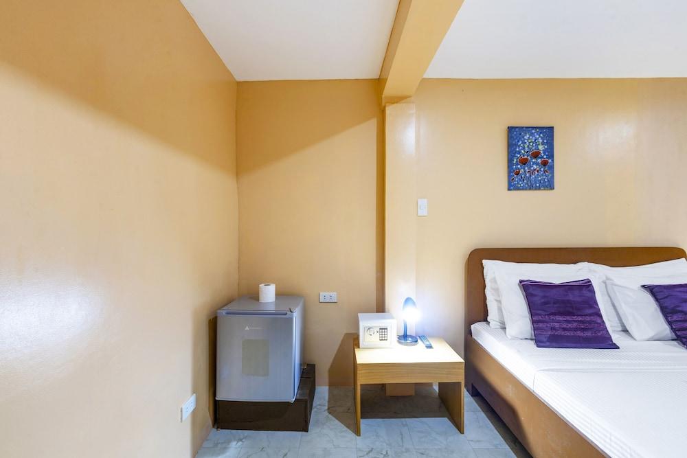 White Shamrock Beach Hotel