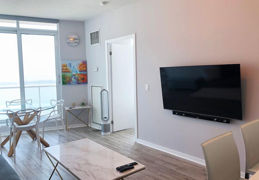 Queens Quay-Downtown-Lakeview -CN view