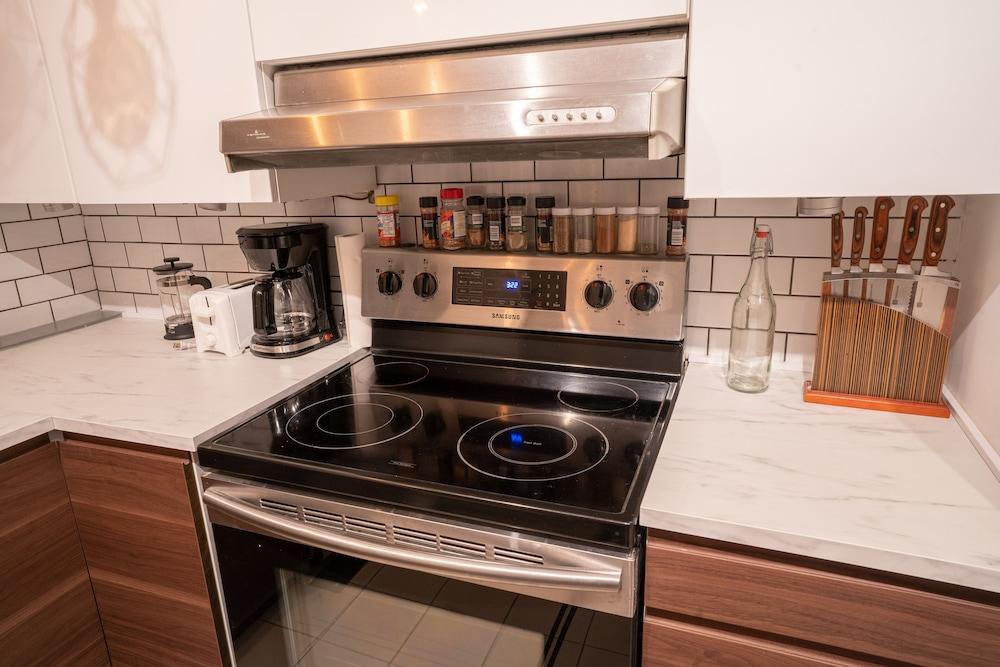 SUPERB 1 Bed Apt. Steps Away From Metro