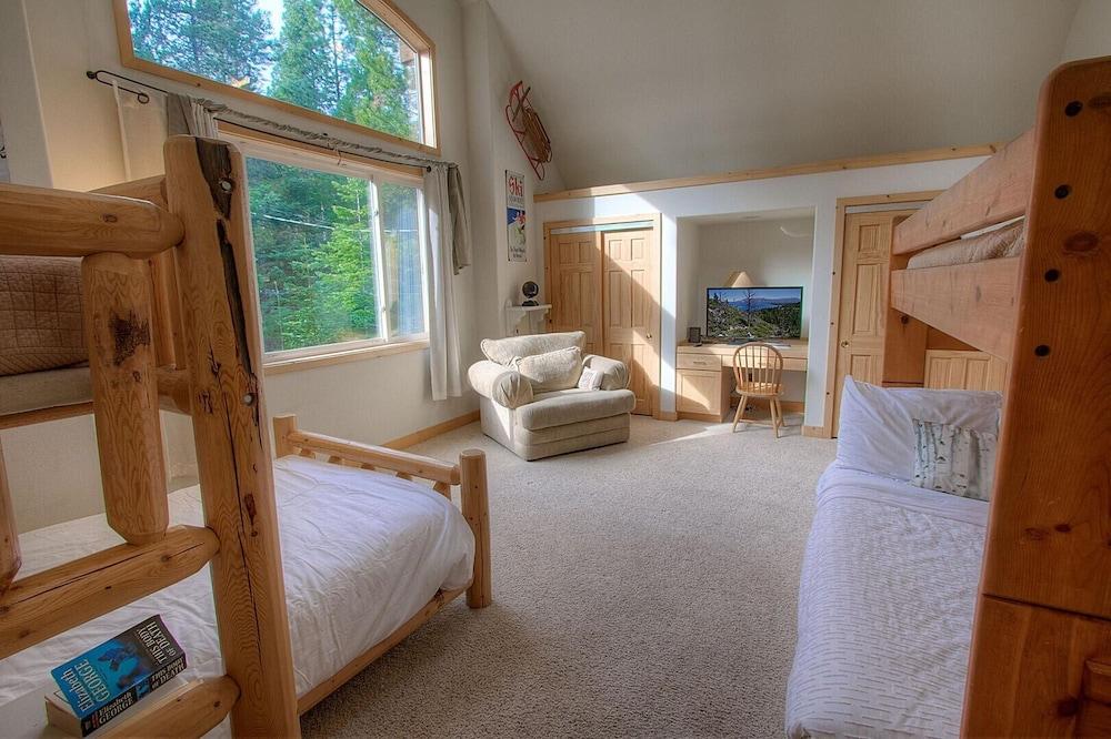 Knotty Pine Retreat 3 Bedroom Home