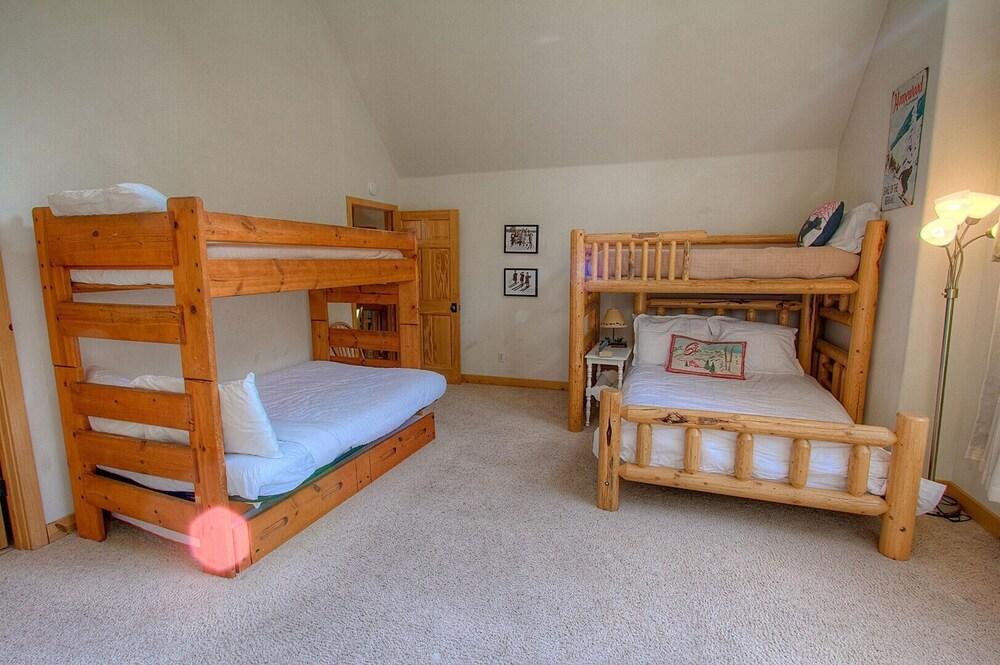 Knotty Pine Retreat 3 Bedroom Home