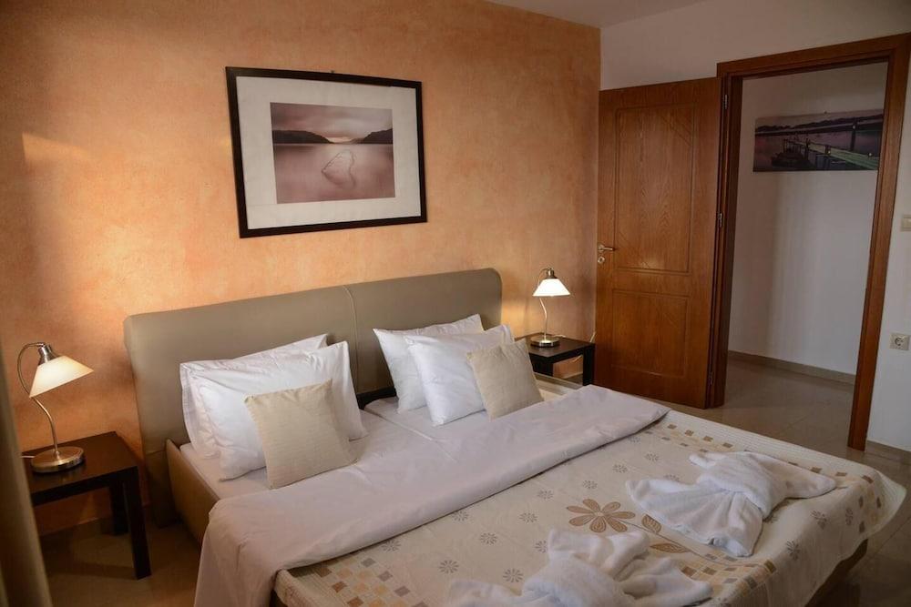 Spotless Apt in the Heart of Sisi