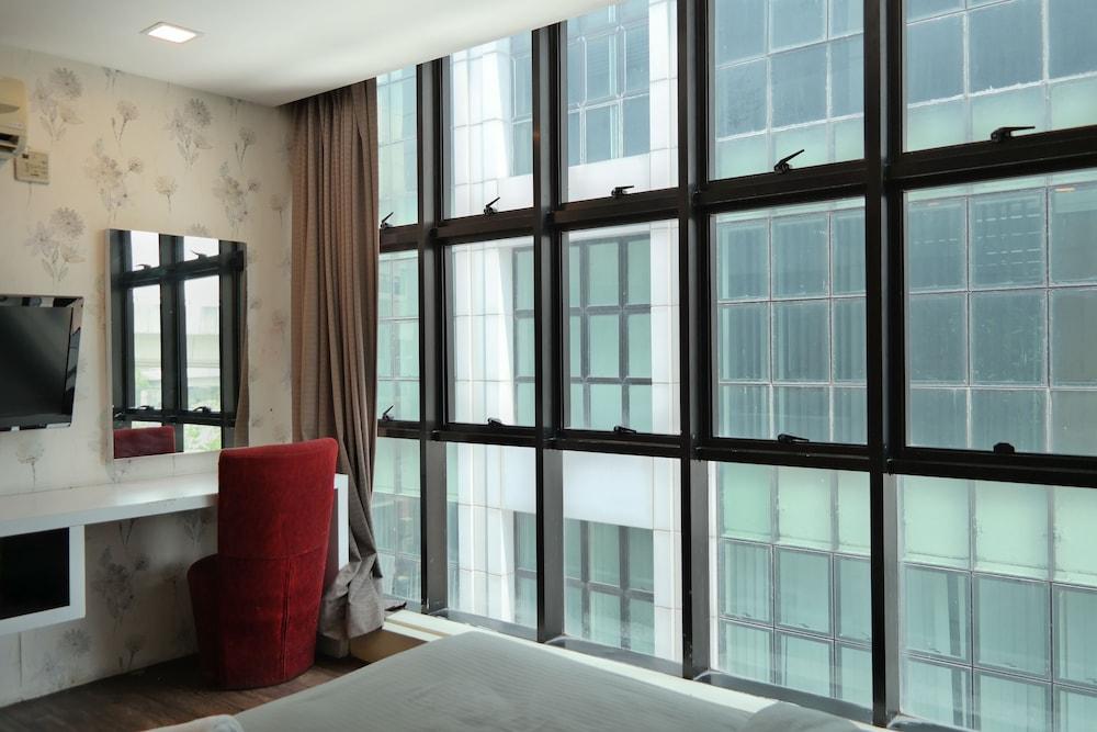 Summer Oscar Boutique Hotel