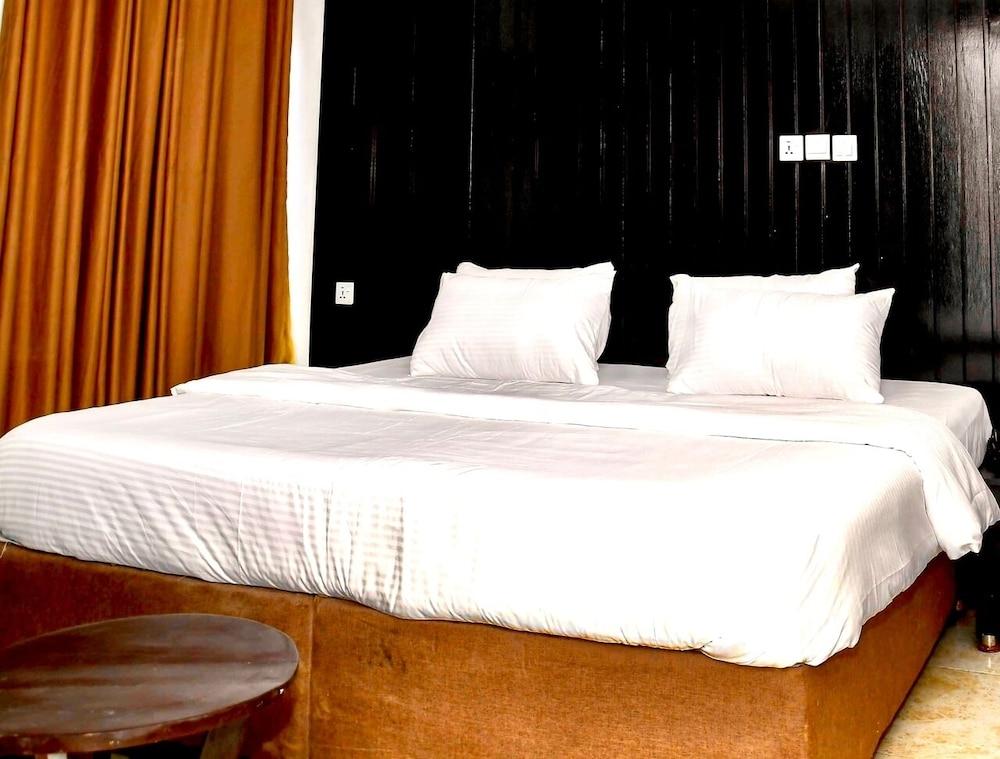 Royal Crest hotel and suite