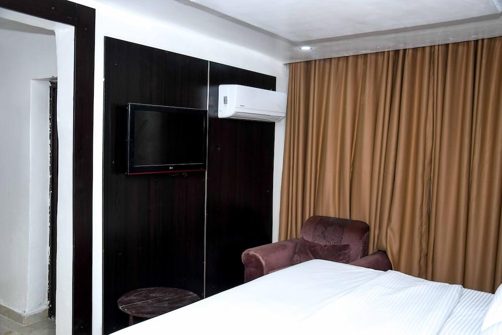 Royal Crest hotel and suite