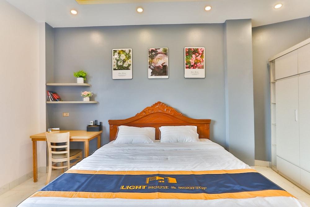 Lighthouse & Rooftop