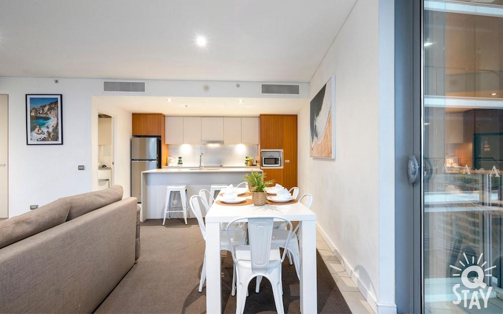 Elston Apartments - Q Stay