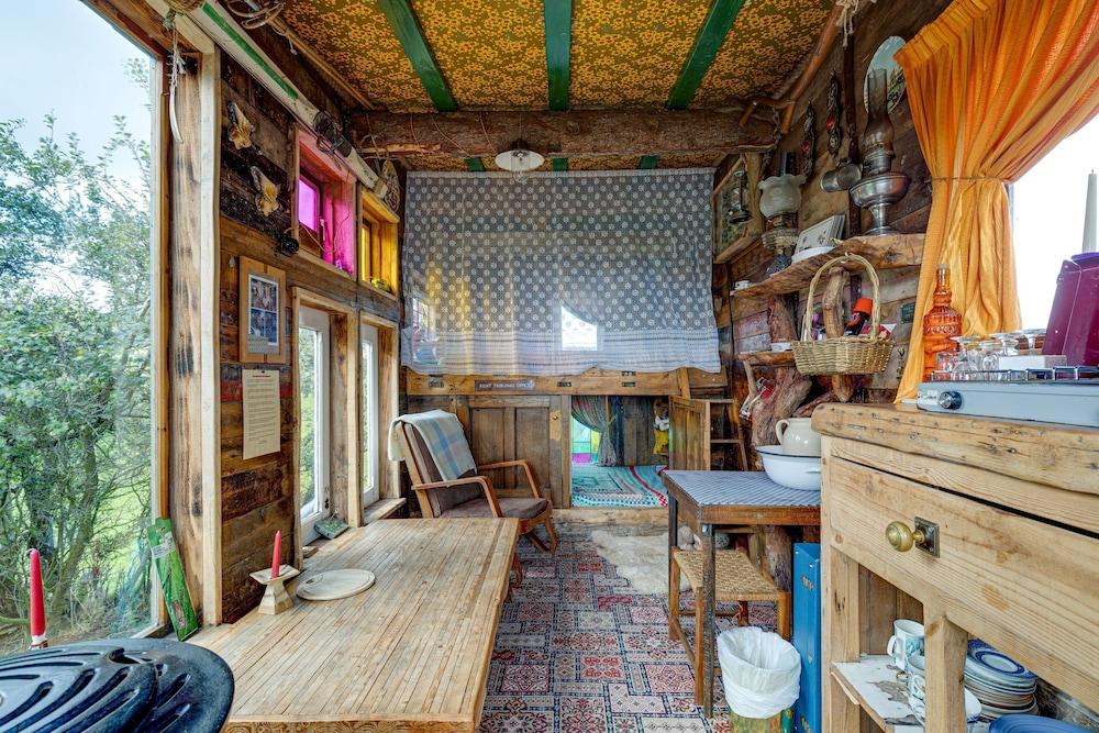 2x Double Bed - Glamping Wagon, Dalby Forest