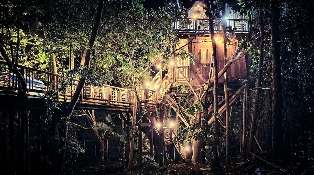 Margherita Hanging Cottage