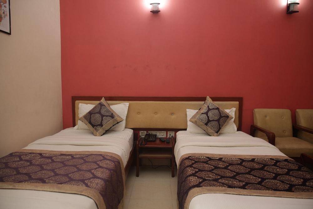 HOTEL SATKAR