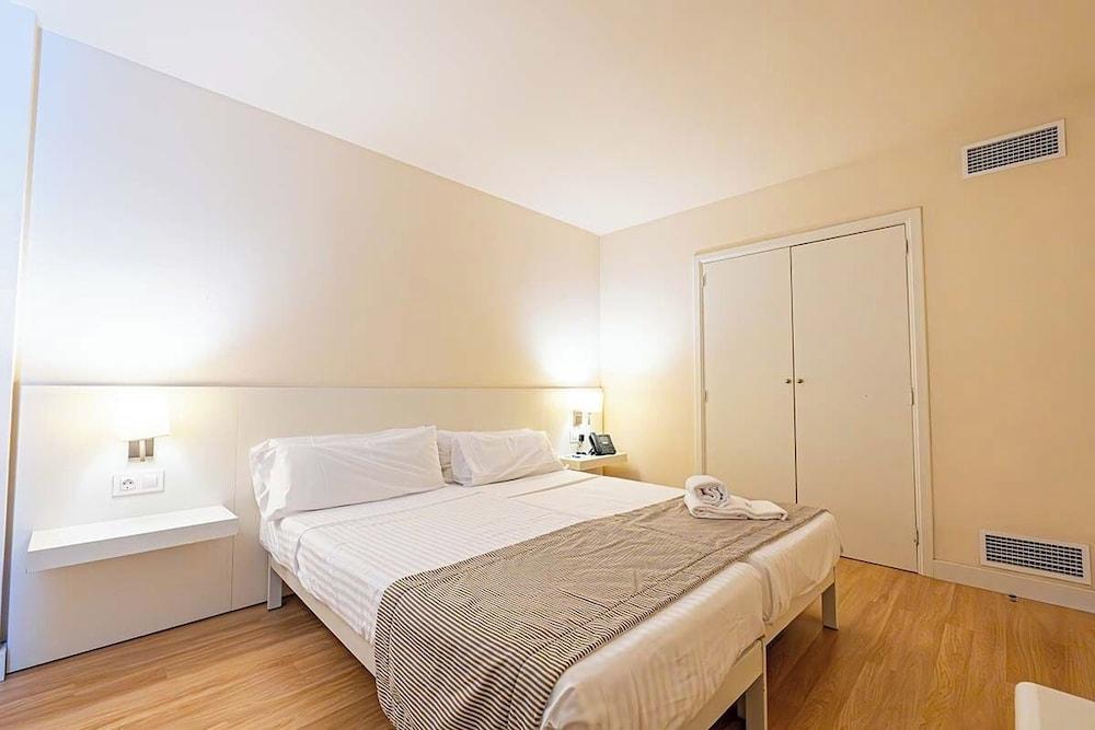 Intelier Rosella Hotel