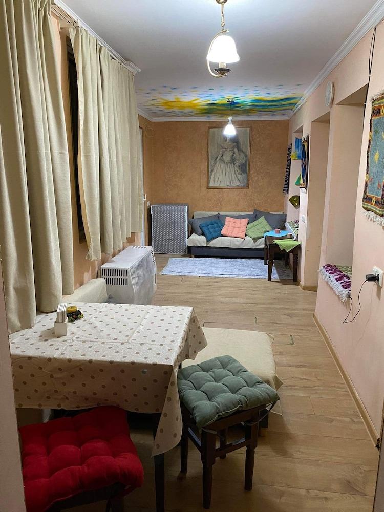 Guest house in mtawminda