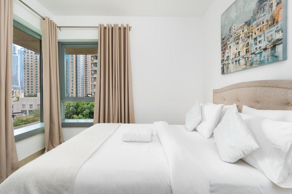 Lux BnB I 29 Burj BLVD I Pool Views