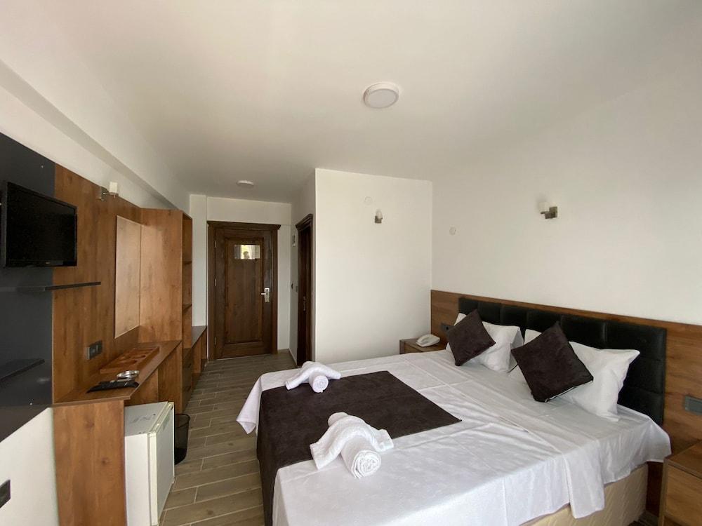 Atas Aqua  Otel Avsa