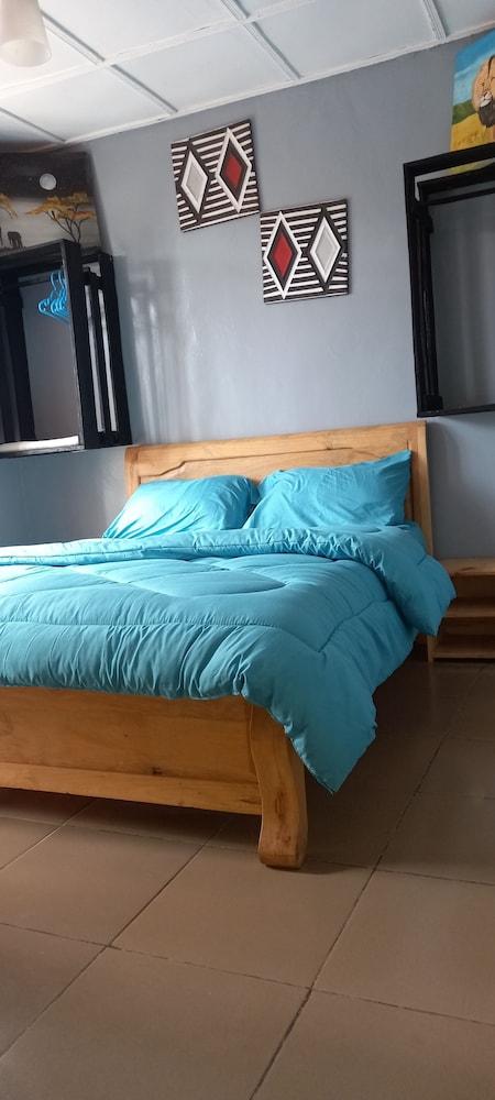 Tommy's Budget Rooms