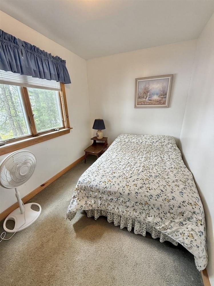 Paradise Point Limit 10 4 Bedroom Cottage by RedAwning