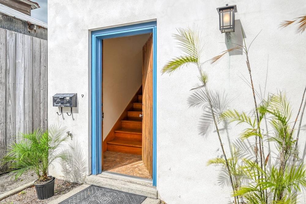 62 Hypolita Carriage House