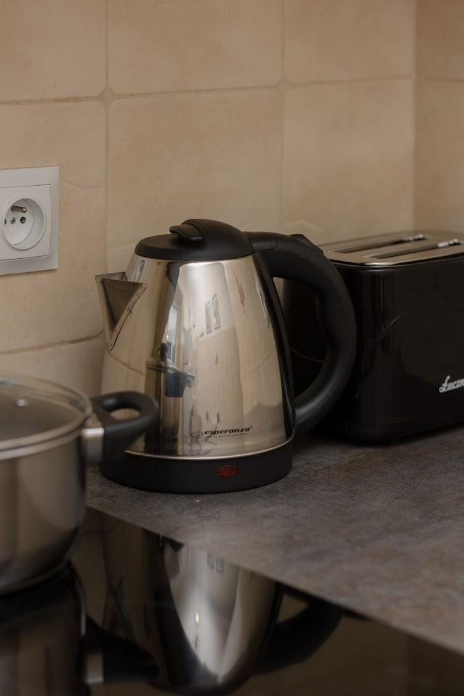 Dabrowskiego Apartment by Renters