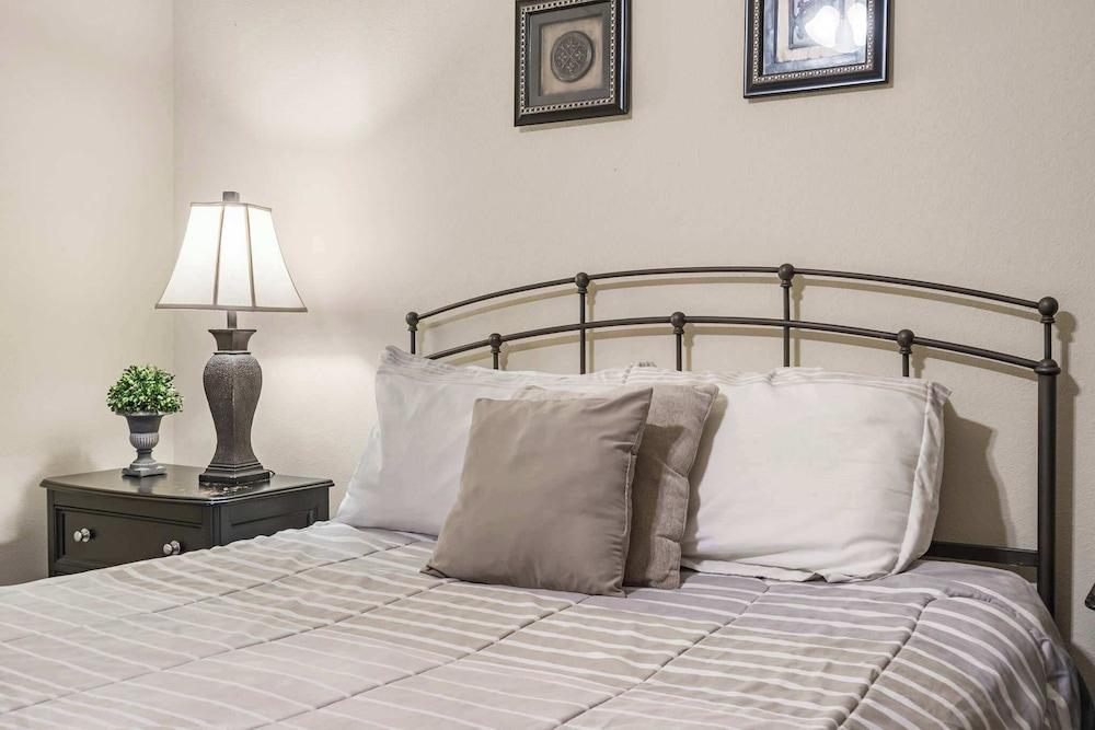 Silver Dollar Hideaway in Stonebridge Community