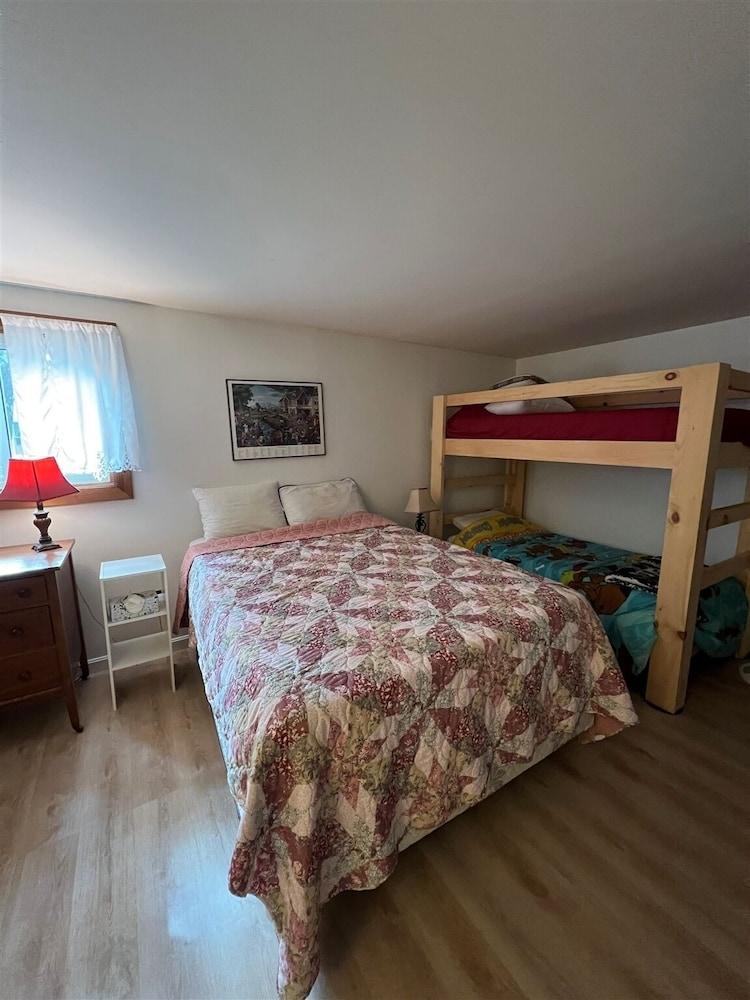 Jordan Bay Getaway Limit 8 3 Bedroom Home by RedAwning