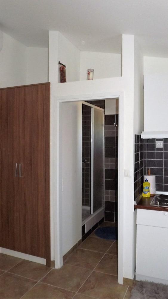 Cozy Apartment 16 With Double bed Sleeper Couch