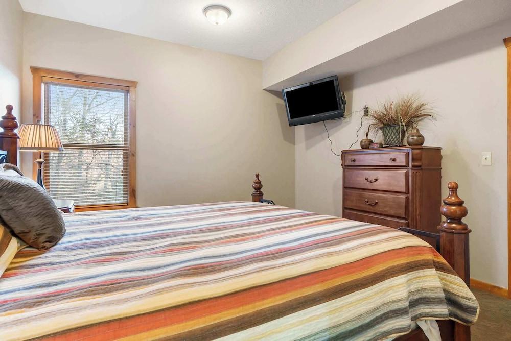 Kemper's Cabin by Silver Dollar City - Ideally Located