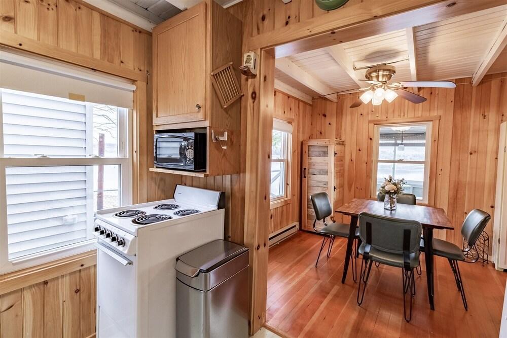 Nason Rock - Limit 5 1 Bedroom Cottage by Redawning