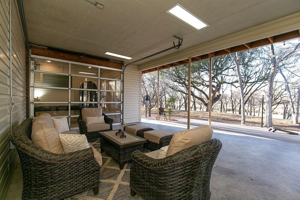 Luxury Riverfront Home 5 min to Wineries/fire Pit