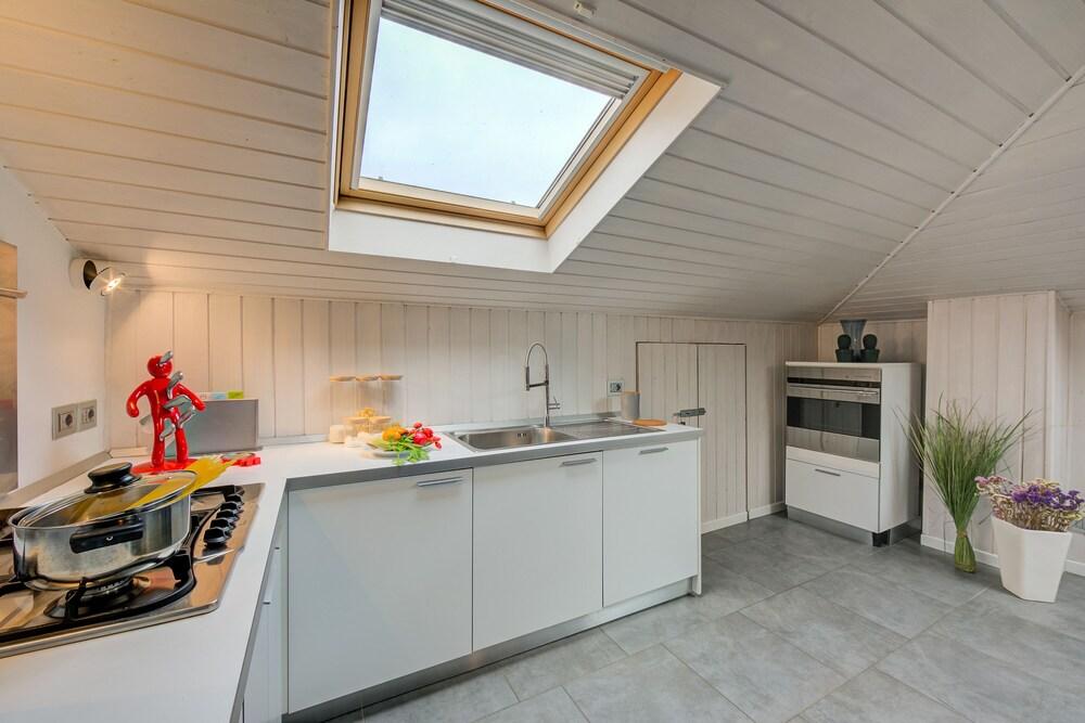 White Paradise Rooftop Stunning Lake View