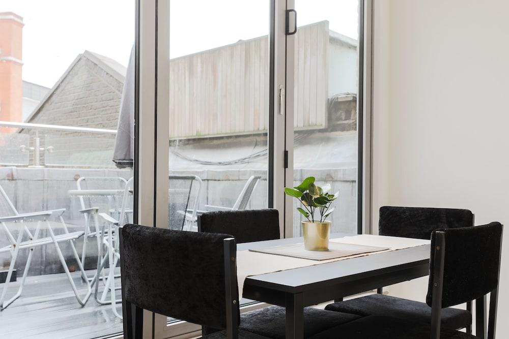 Trafalgar Square by Excel Apartments