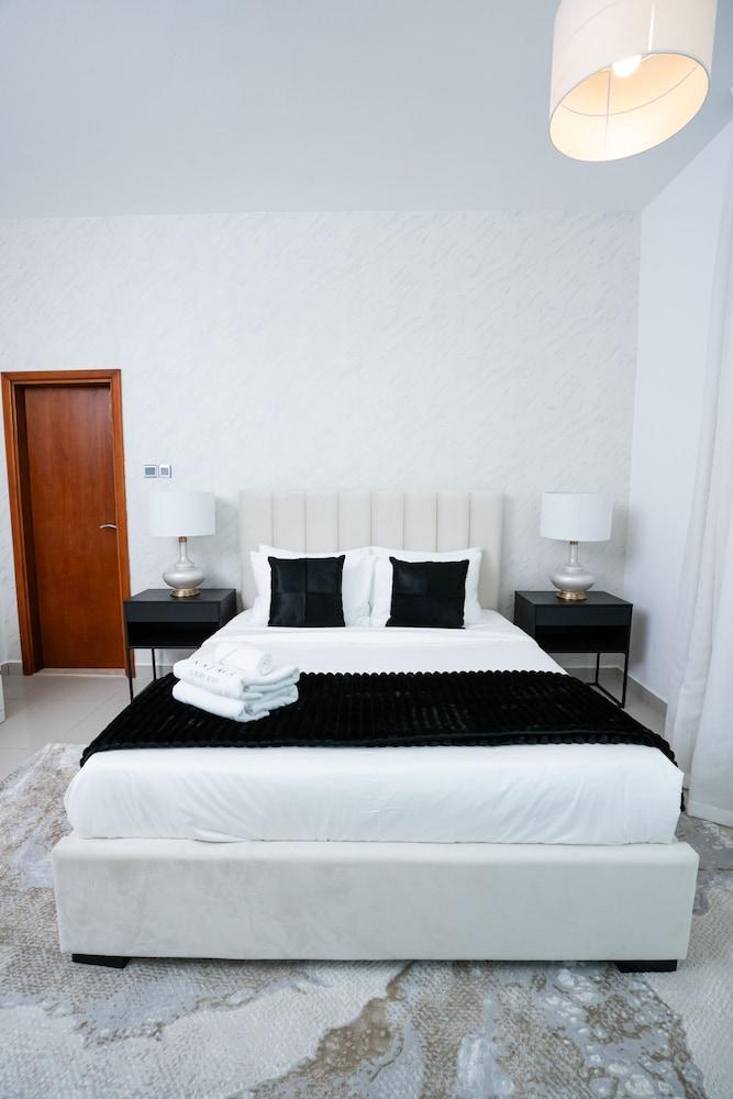 Nasma Luxury Stays - Marina Pinnacle