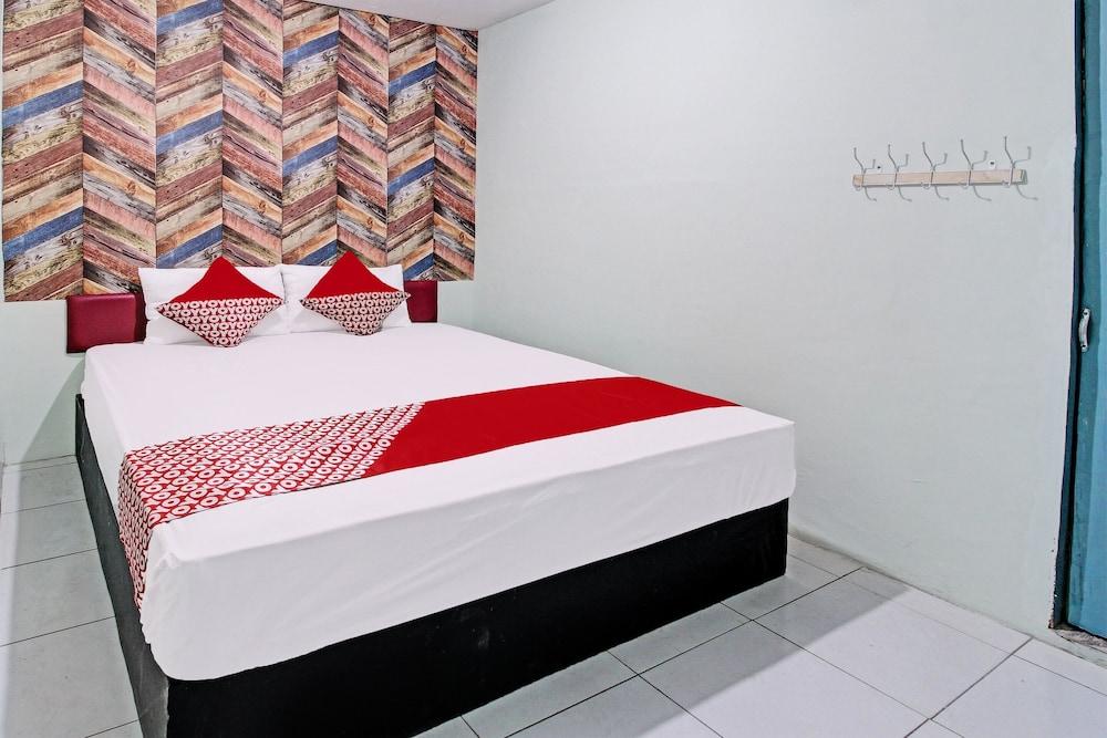 OYO Life 92032 Utama Hotel & Karaoke