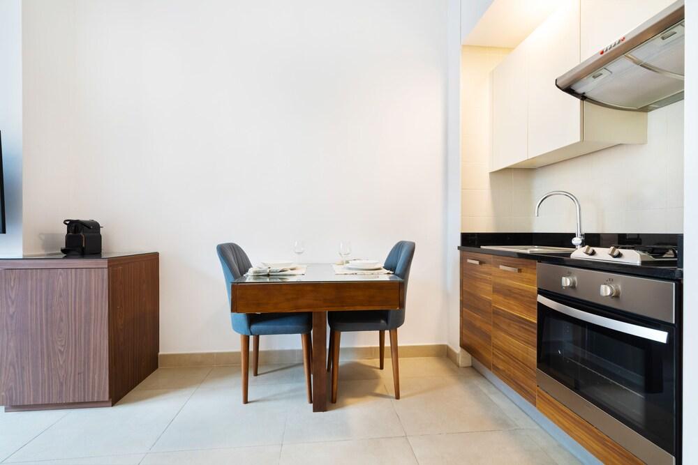 Maison Privee - Sparkle Towers 8