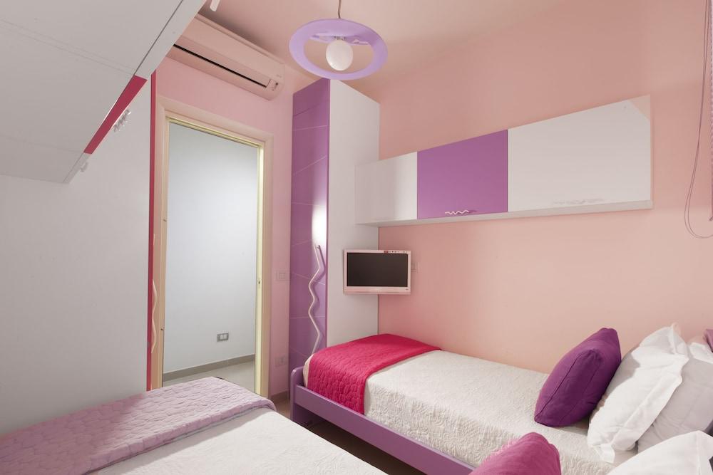 Estate4home- L'Onda Viola