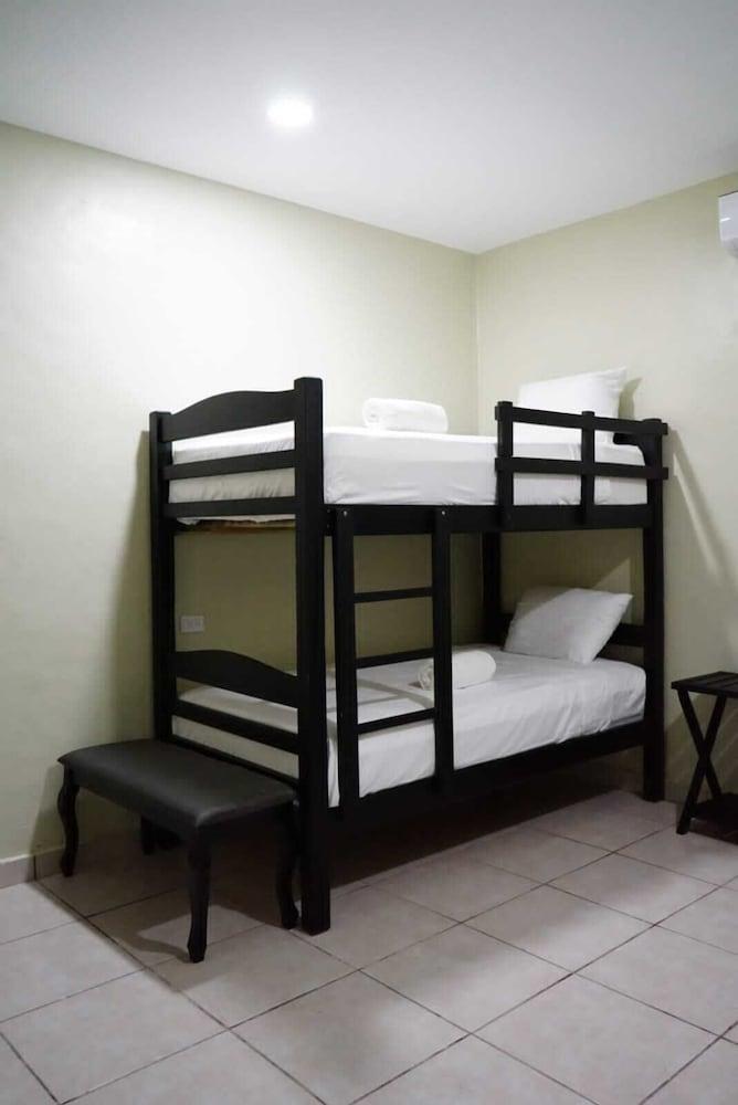 Mi Tierra Aeropuerto Hotel y Restaurante