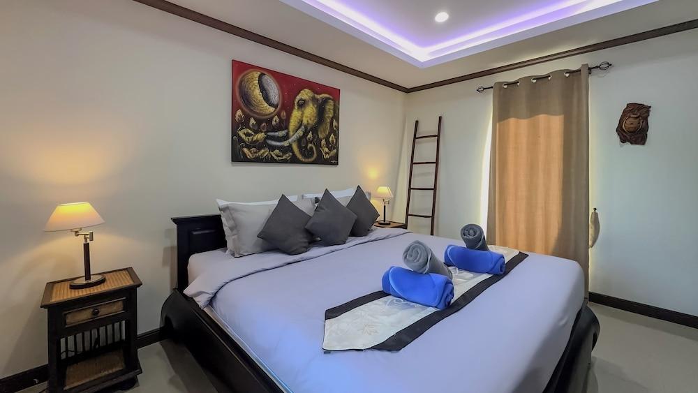 Garden bungalows 4br with private pool