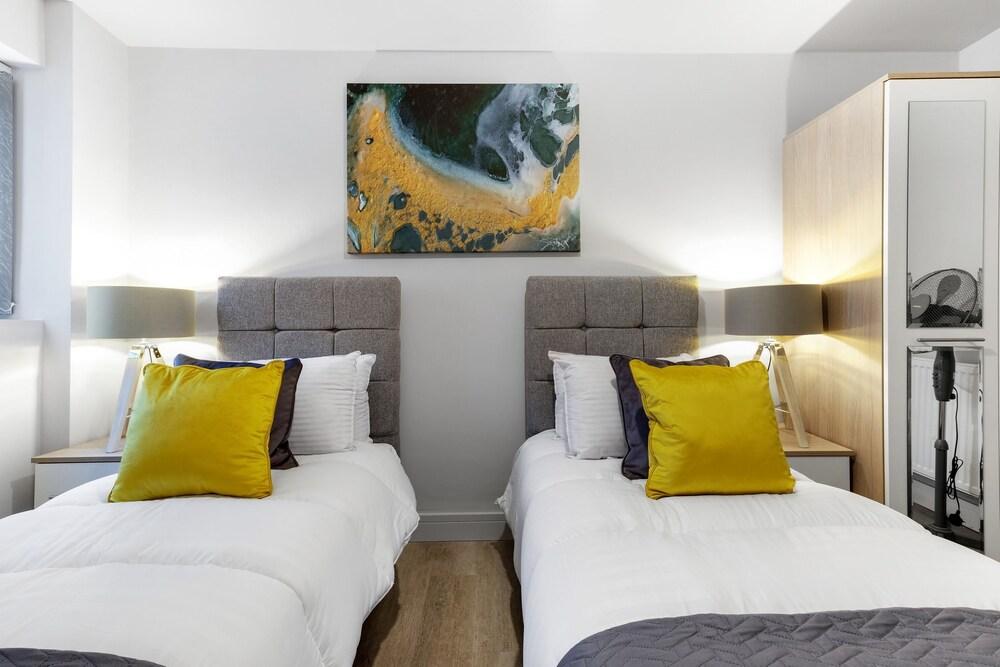 MK Walker Ave 1 bed Apartment