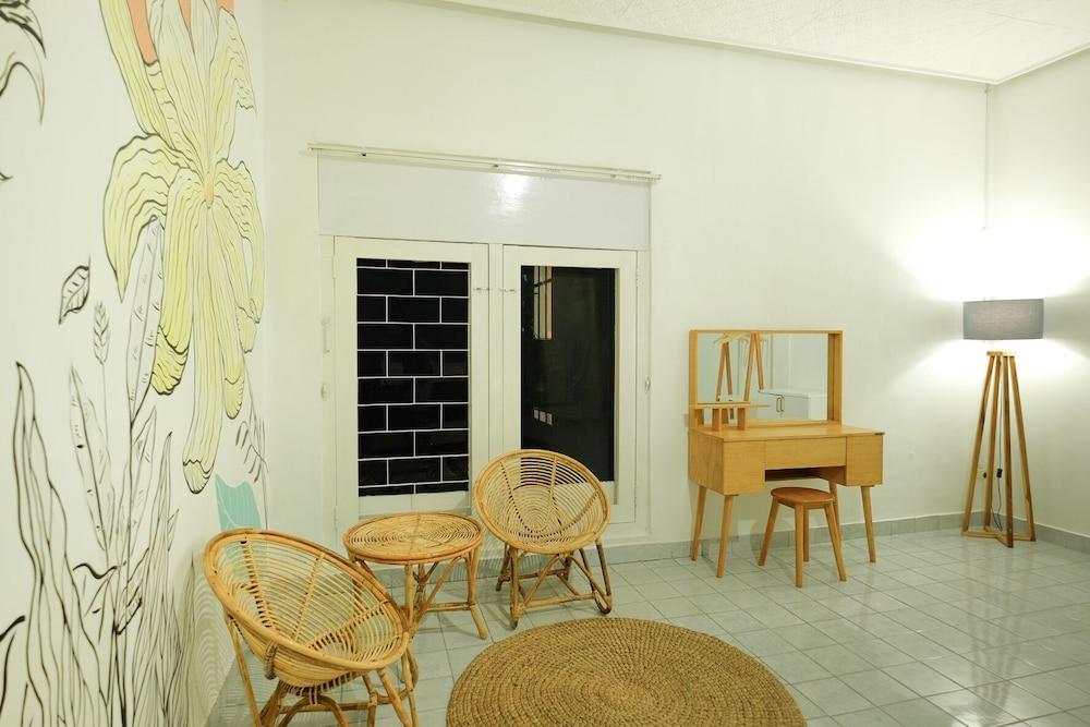 Snooze Hostel Malang