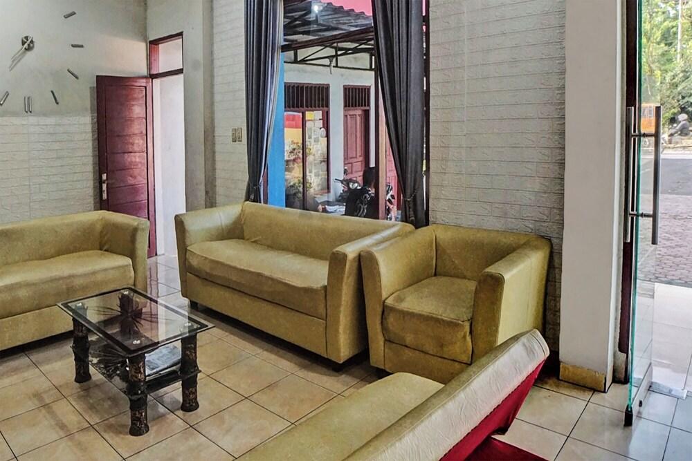 Hotel O Serena Anggrek