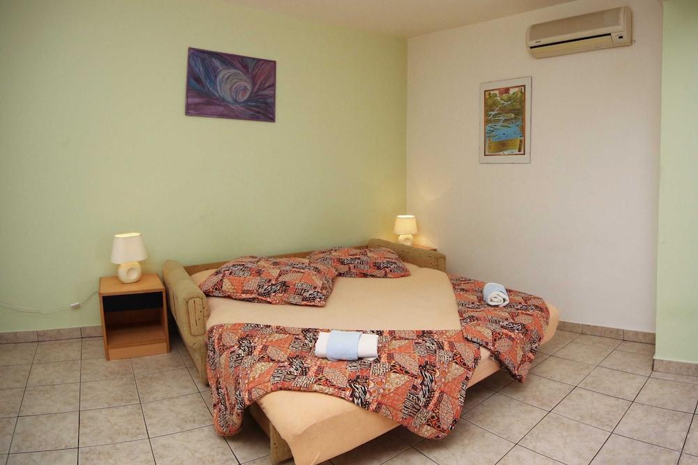 Apartments & Rooms Villa Petra