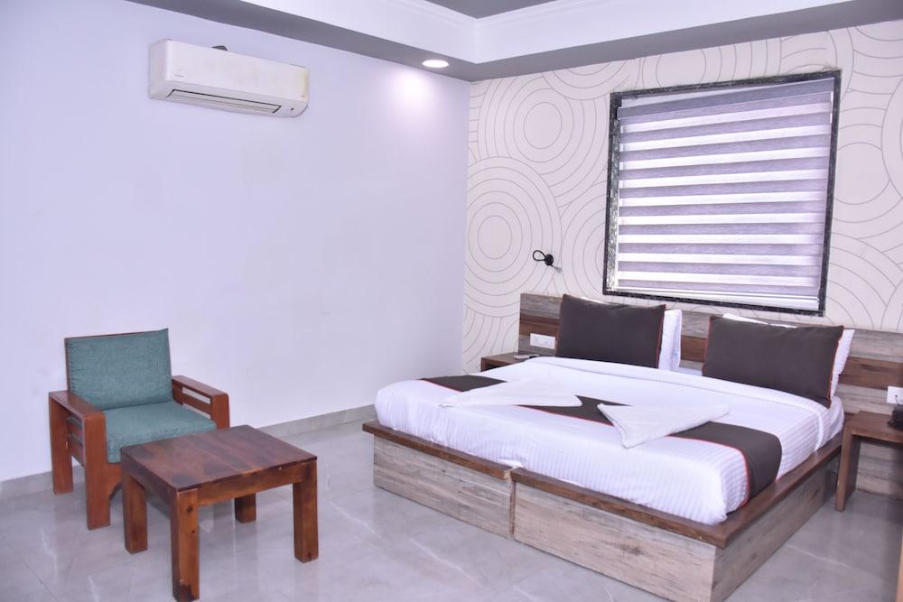Chhavi Hotels