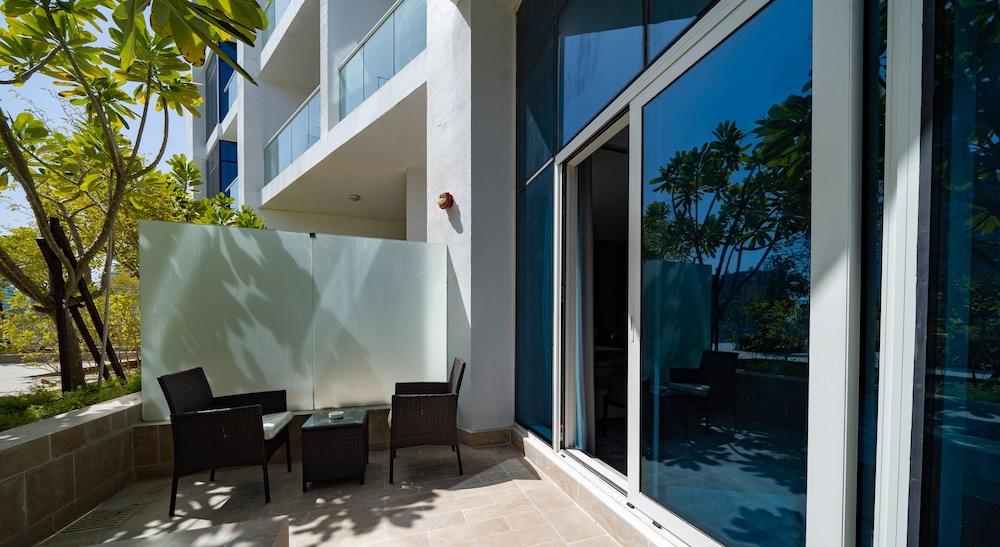 Elegant Studio Living in Privé