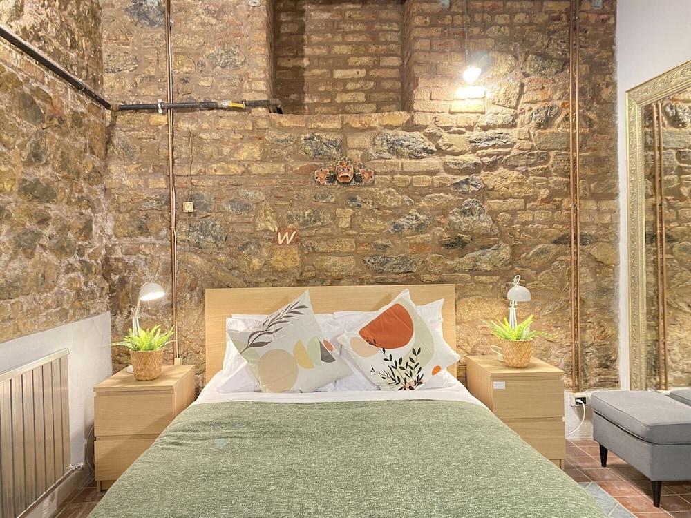 Centrally Located Historical Flat in Beyoglu