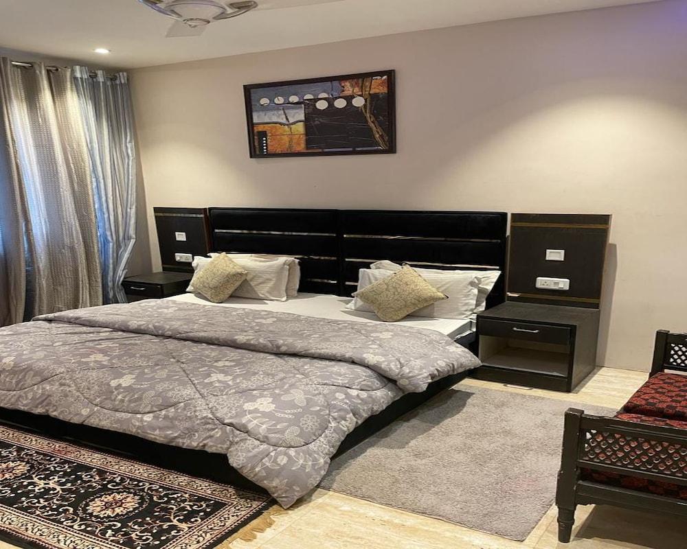 Hotel Pace Hero Honda Chowk